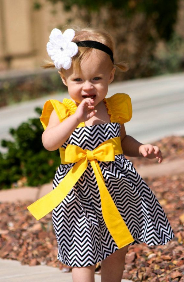 robe-colorée-pour-enfant-jaune-blanc-noir