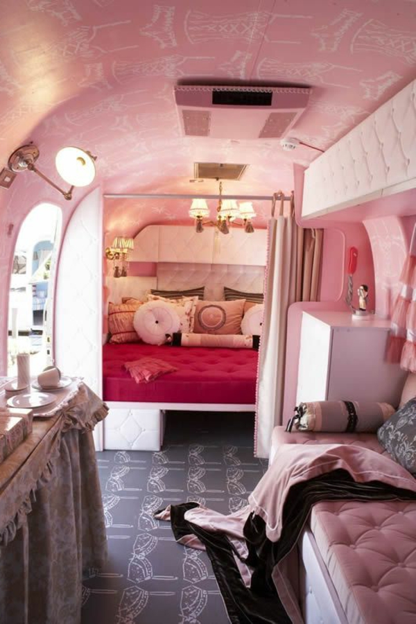 rose-lit-chambre-voiture-camping-petit-espace