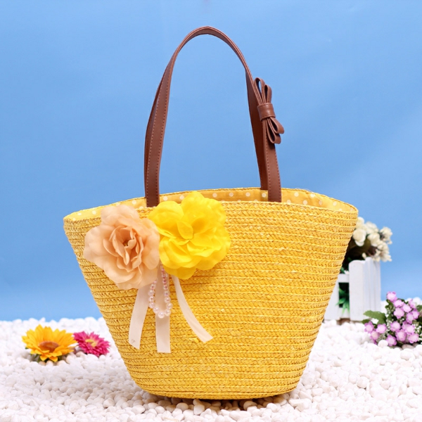 sac-en-paille-coloré-jaune-bandoulière-en-cuir-des-fleurs-décoratifs
