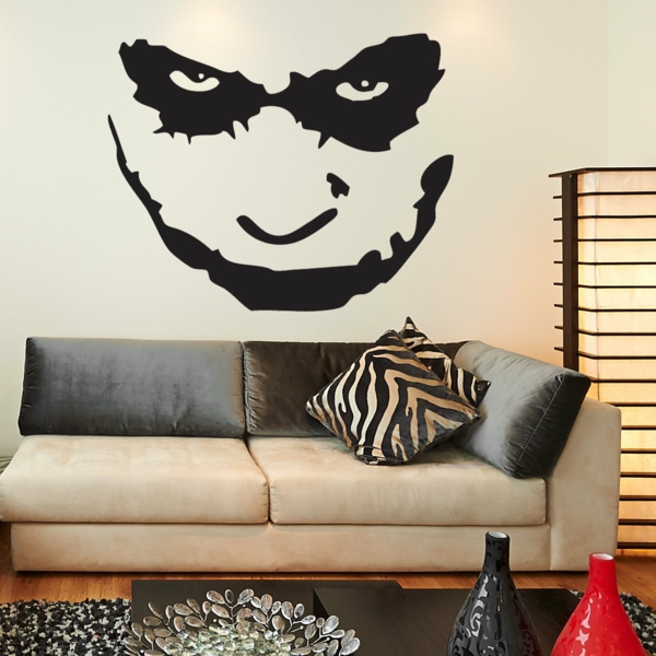 salle-de-séjour-pop-culture-joker-batman-sticker-noir-sofa-coussins