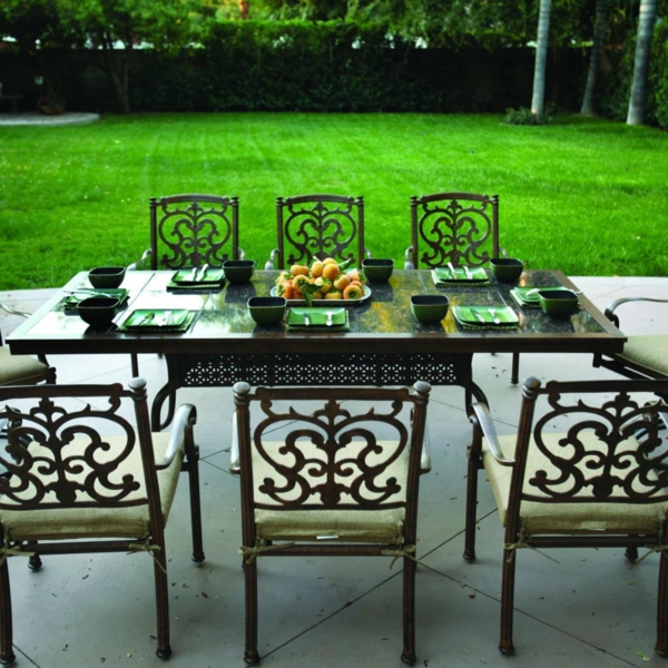 salon-de-jardin-en-aluminium-table-rectangulaire-et-six-chaises