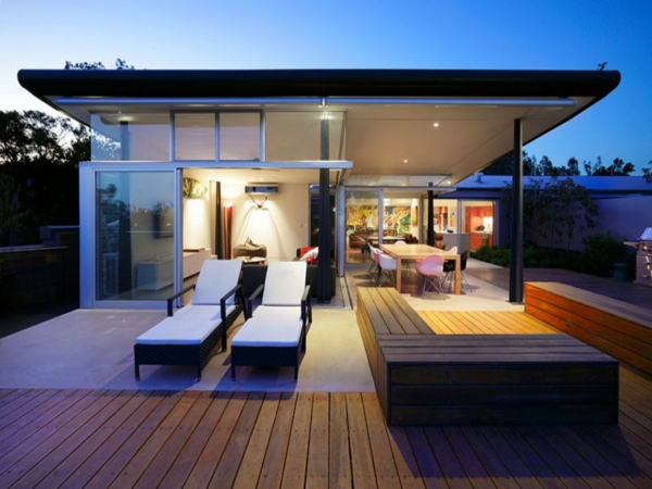 terrasse-en-bois-ou-composite-extérieur-de-maison-contemporaine