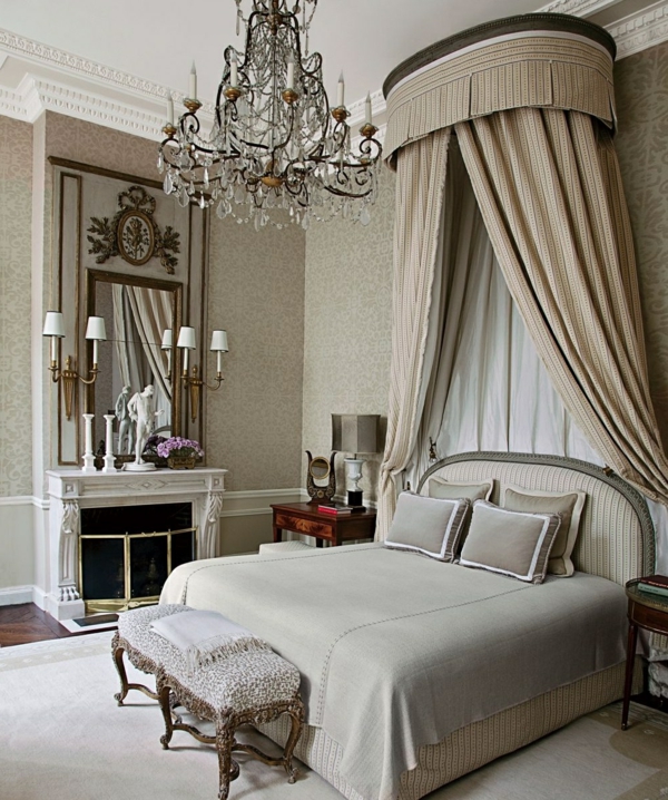 traditionnel-chambre-à-coucher-impérial-lustre-baroque