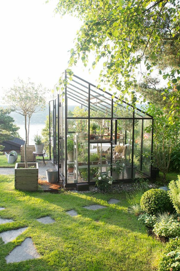 1-comment-aménager-son-jardin-avec-toit-verre