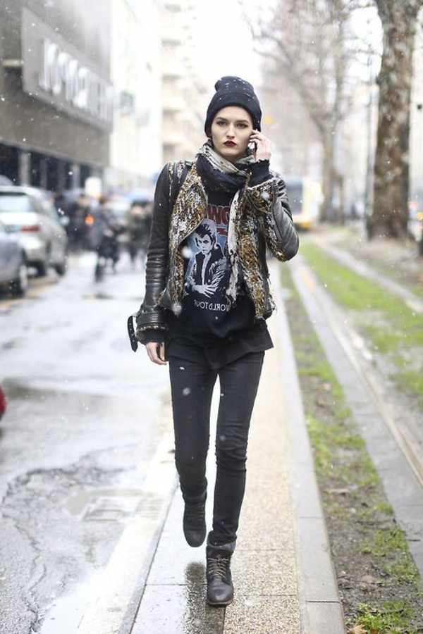 1-femme-marcher-sur-la-rue-style-vêtements-modernes