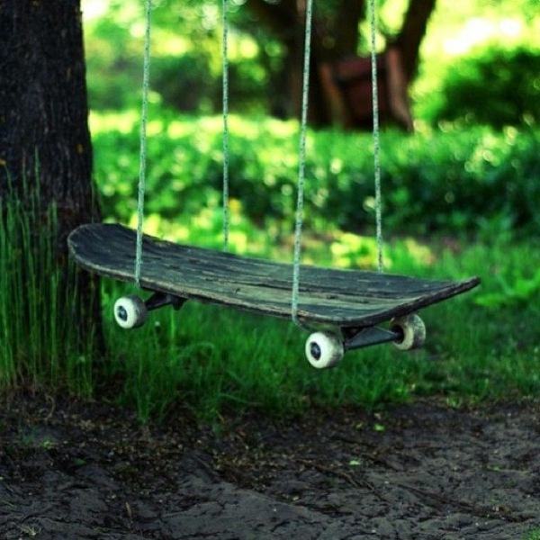 Balançoire-se-balancer-dans-le-jardin-skateboard-balancoire