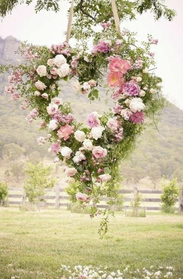 Décoration-florale-mariage-heureux-coeur