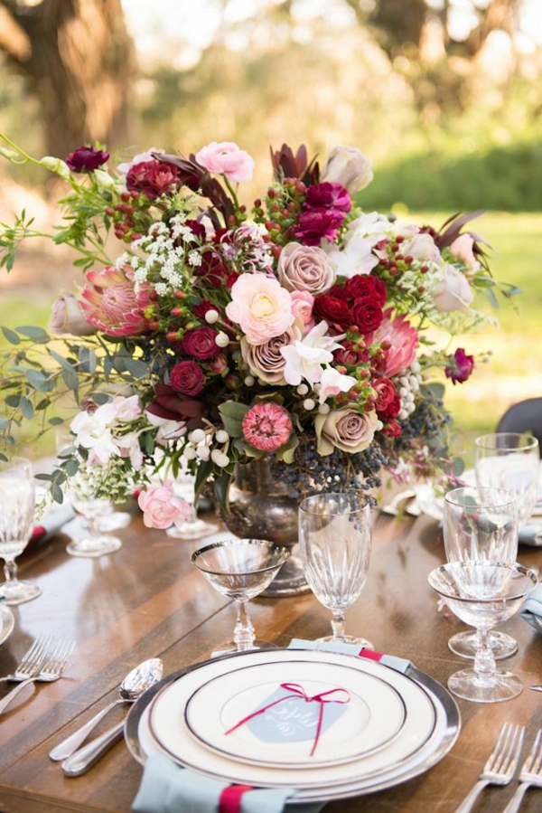 Décoration-florale-mariage-heureux-la-table