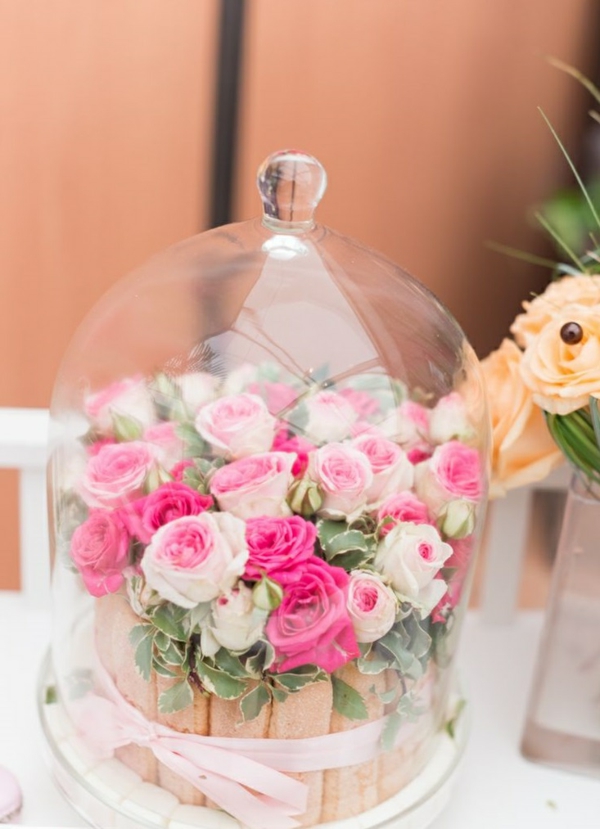 Décoration-florale-mariage-heureux-roses-biscottes