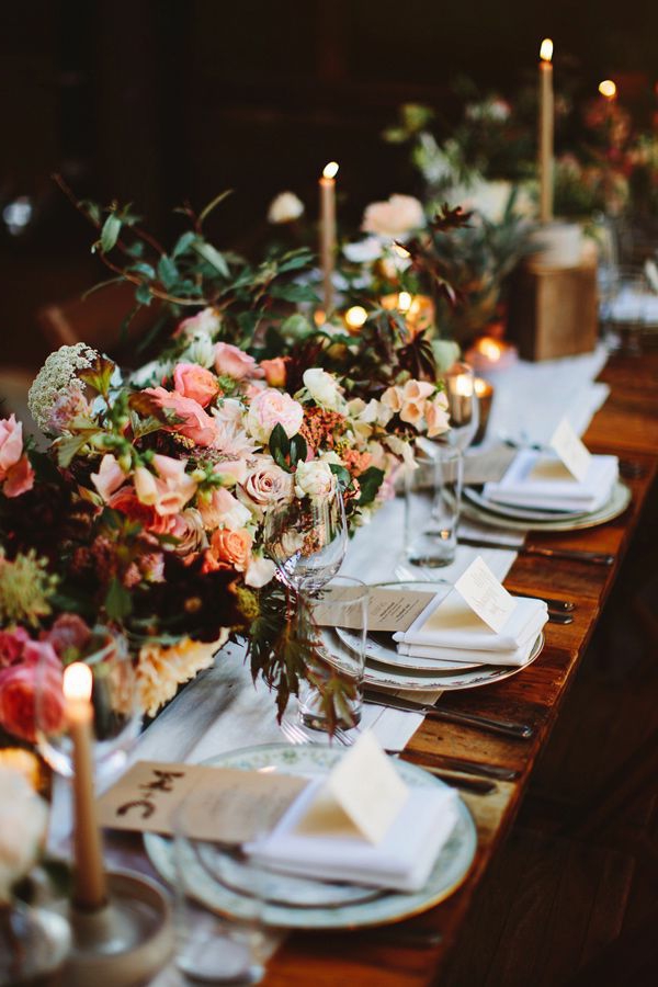 Décoration-florale-mariage-heureux-table-ceremonie
