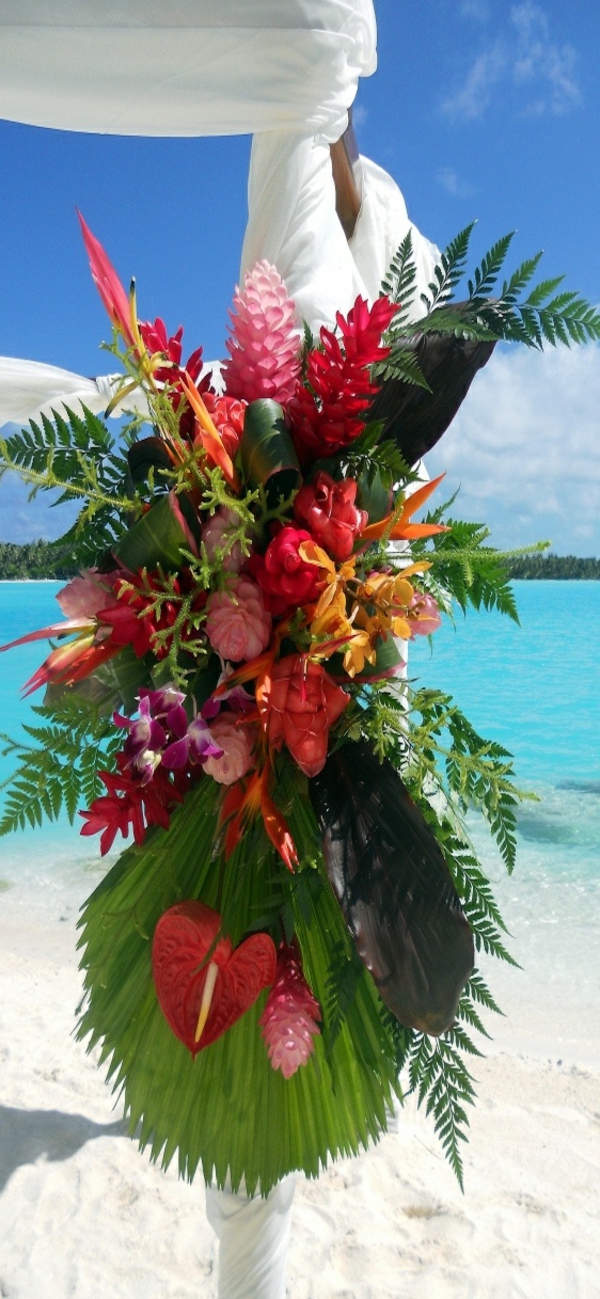 Décoration-florale-originale- mariée-cérémonie-au-bord-de-la-mer