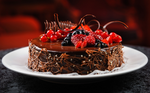 Fragrant-délicieux-au-chocolat-fruits-cake-dessert