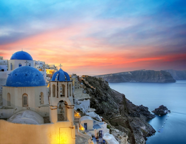 Santorini-sunset-Fotolia-4307913-retouched-resized