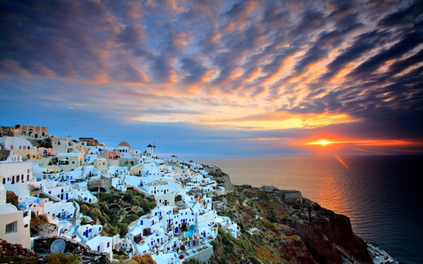 Vacances-à-Santorin-Grèce-mer-egée-couche-de-soleil