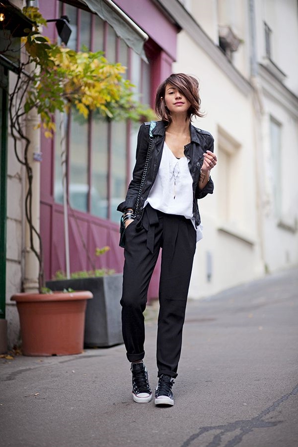 Veste-cuir-vêtement-stylé-blanc-et-noir-look