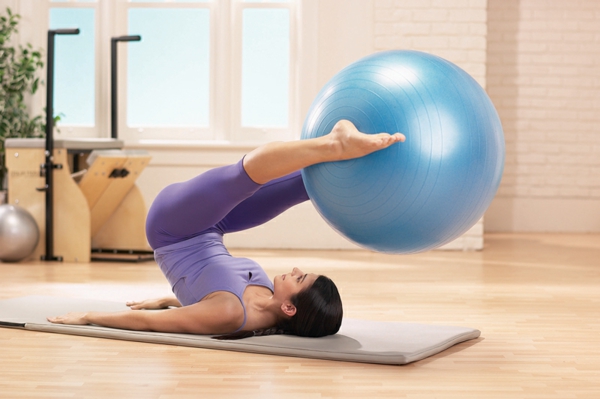 ballon-de-gymnastique-flexibilité-et-force