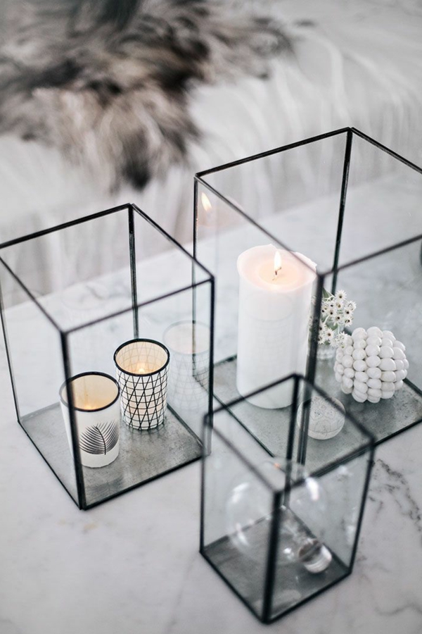 bougies-décoratives-dans-cubes-de-verre