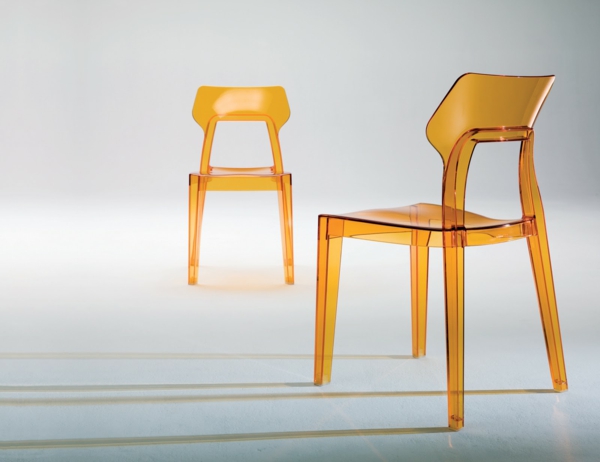 chaise-transparente-chaise-jaune-unique