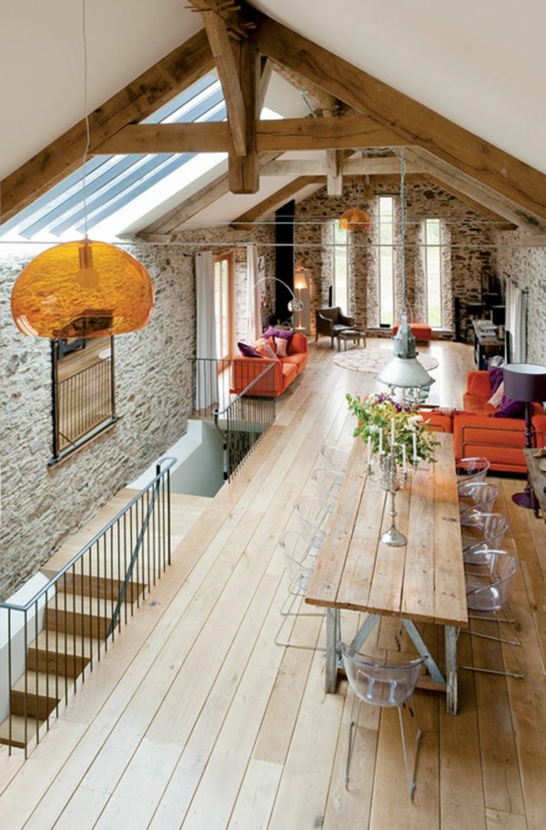 chaise-transparente-un-loft-fantastique-deuxième-étage-en-bois-et-pierre