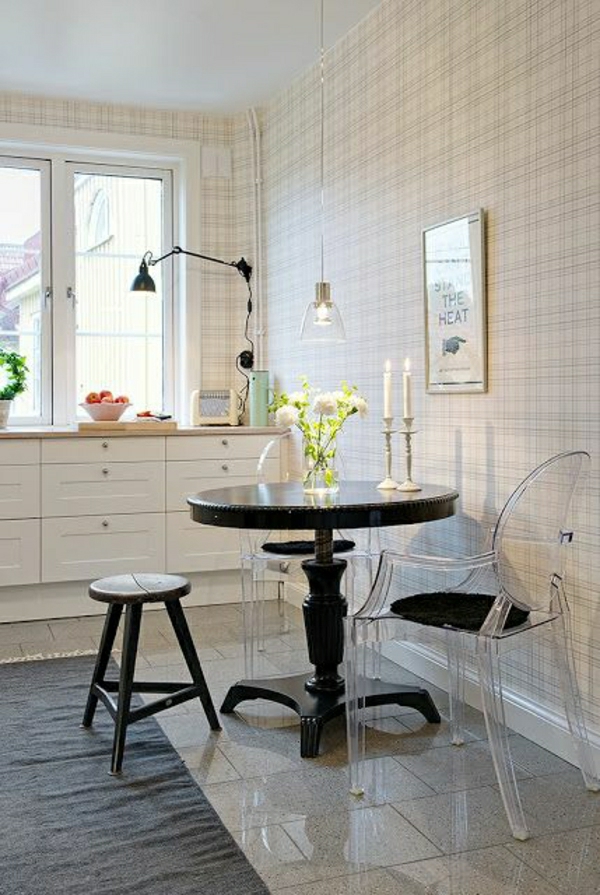 chaise-transparente-équipement-pour-petits-espaces