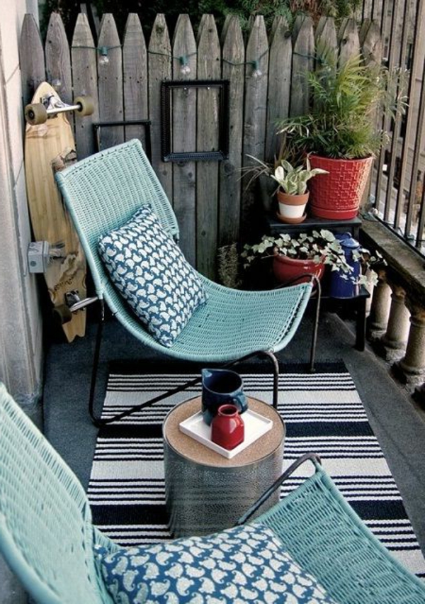 chaise-tressée-un-balcon-original