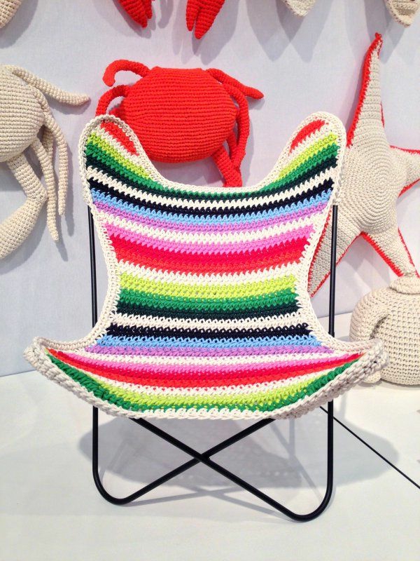 chaises-papillon-colorées