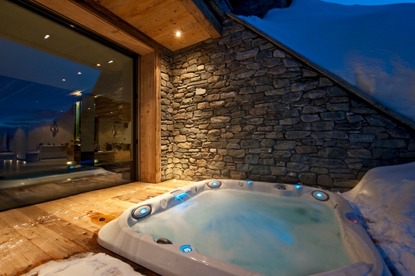 chalet-suisse-le-chalet-Norte-jacuzzi-extérieur