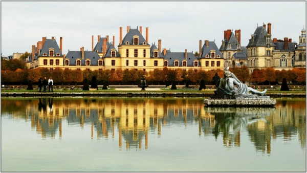 chateau-de-Fontainebleau-près-de-Paris-miroir-resized