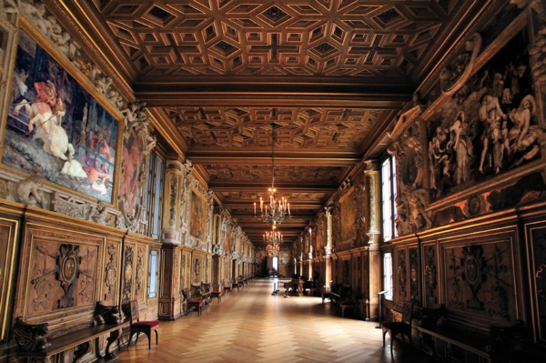 château-de-fontainebleau-France-histoire-la-galerie-couloir-resized