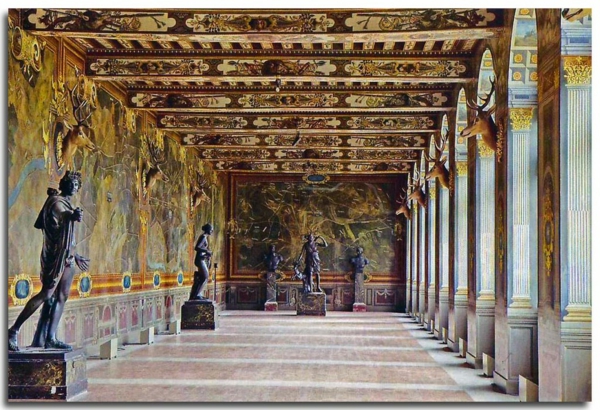 château-de-fontainebleau-histoire-Galerie-des-Cerfs-Fontainebleau-resized