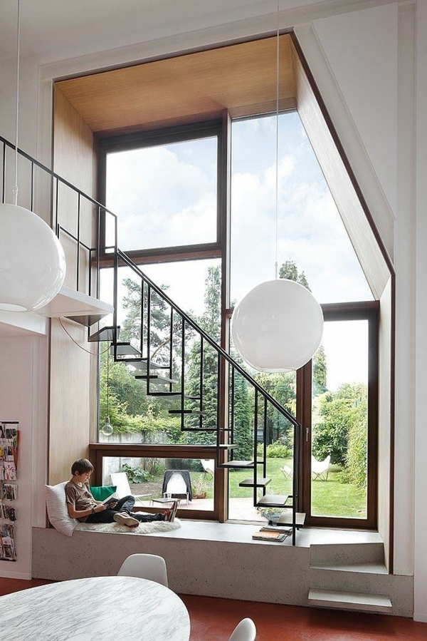escalier-loft-un-loft-moderne-et-grandes-fenêtres-panoramiques