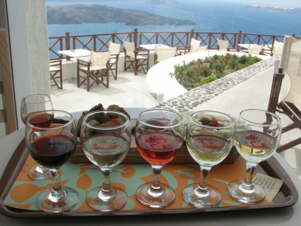 les-Vacances-à-Santorin-Grèce-mer-egée-vin