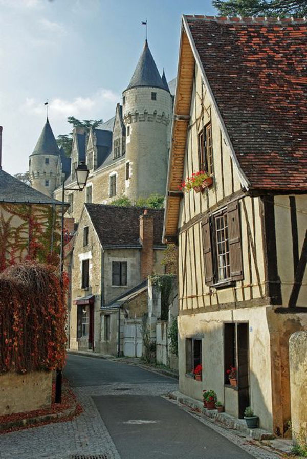 les-châteaux-de-la-Loire-château-au-bout-du-village