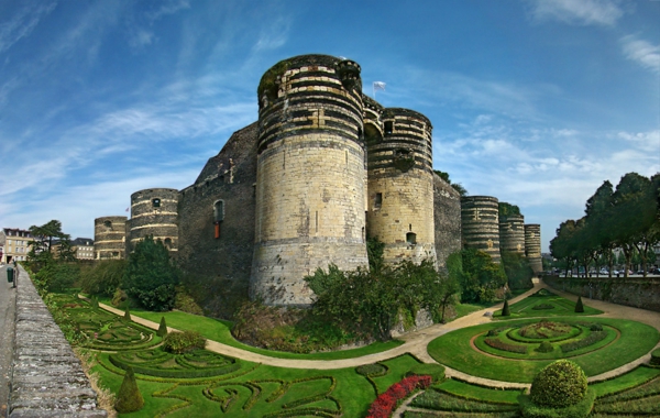 les-châteaux-de-la-Loire-un-château-et-son-jardin