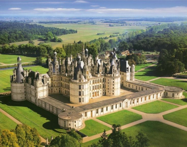 les-châteaux-de-la-Loire-un-château-vu-de-haut