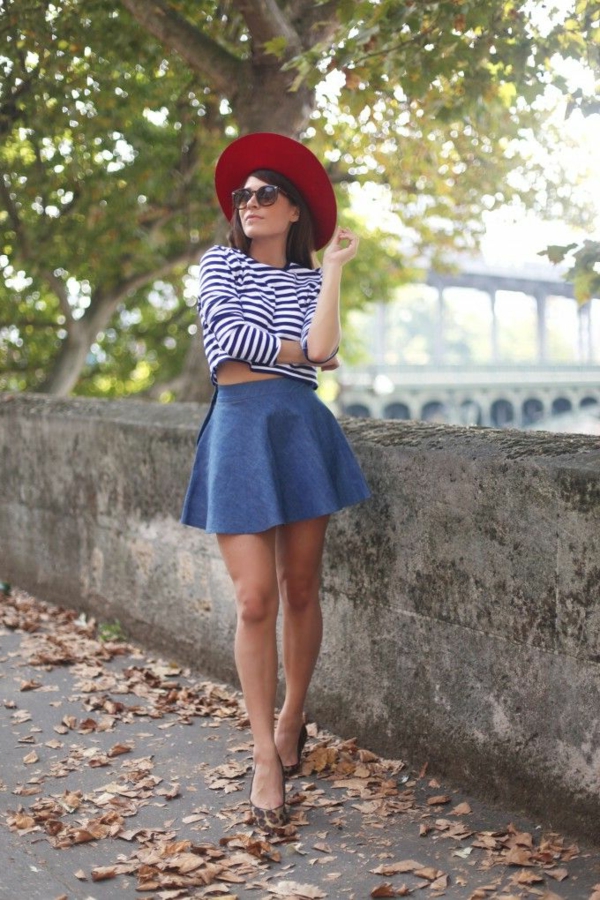 lunettes-de-soleil-rondes-chapeau-rouge-zara-crop-top-jupe-trapeze-automne-resized