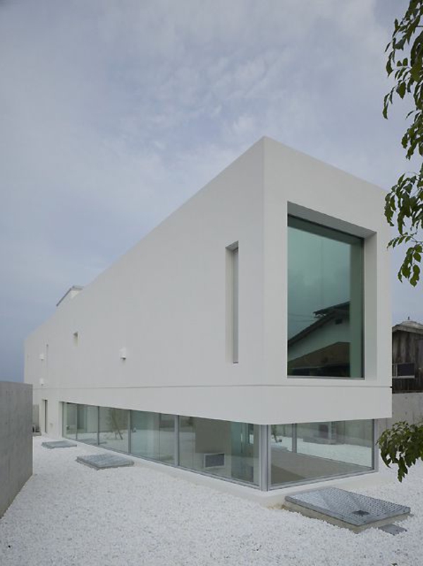 maison-cubique-premier-étage-transparent