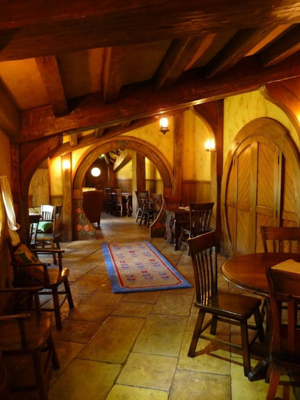 maison-de-hobbit-intérieur-chaleureux
