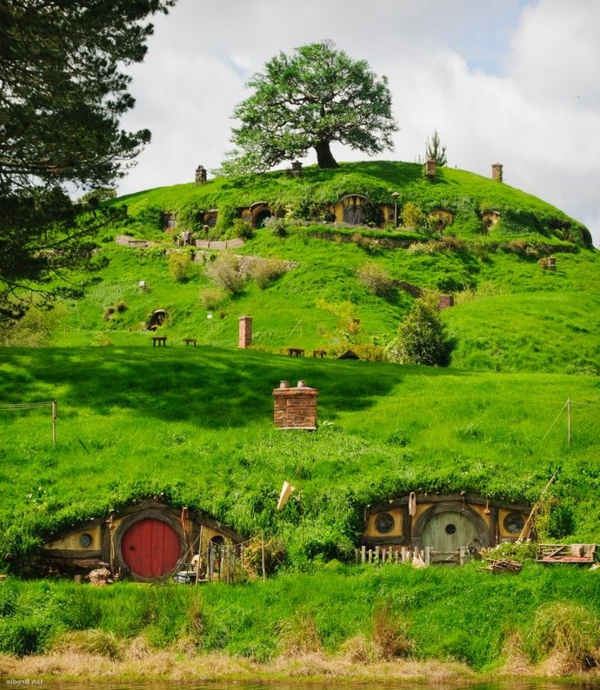 maison-de-hobbit-une-colline-verte-à-Hobbiton