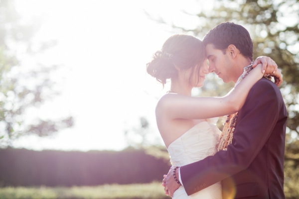 mariage-couple-Jour-joyeux-coiffure-parfait-pour-le-mariage