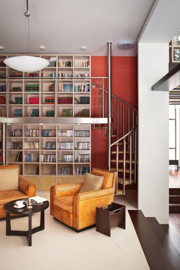 meuble-bibliothèque-escalier-et-grands-sofas-en-cuir