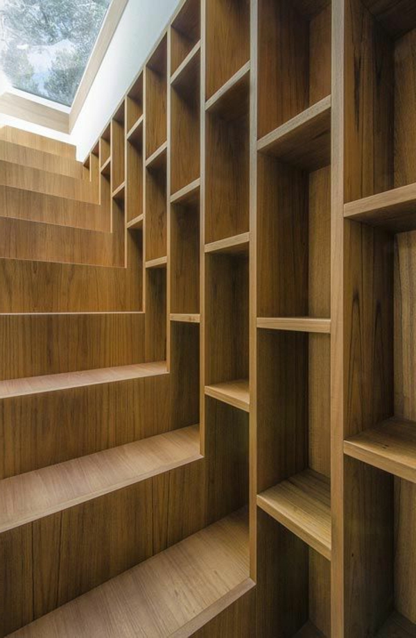 meuble-bibliothèque-et-escalier-en-bois