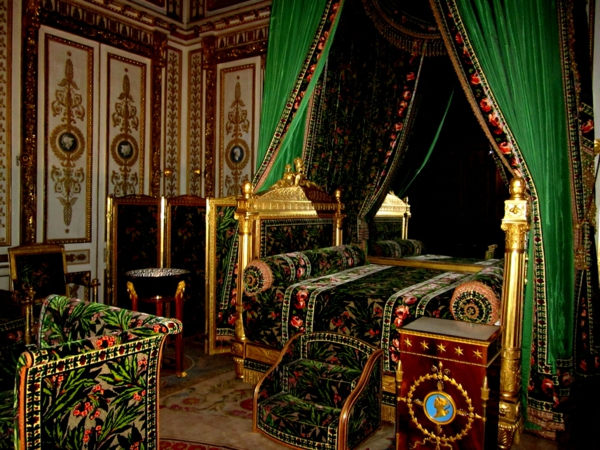palace-histoire-à-fontainebleau-architecture-chambre-vert-resized