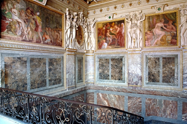 palace-histoire-à-fontainebleau-architecture-resized