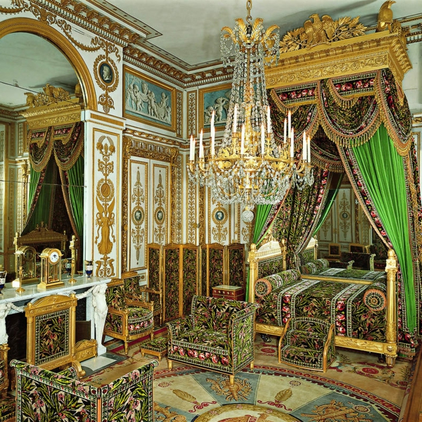 palace-histoire-à-fontainebleau-architecture-salle-resized