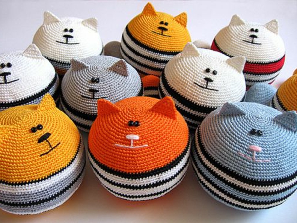 pouf-au-crochet-petits-chats-tricotés