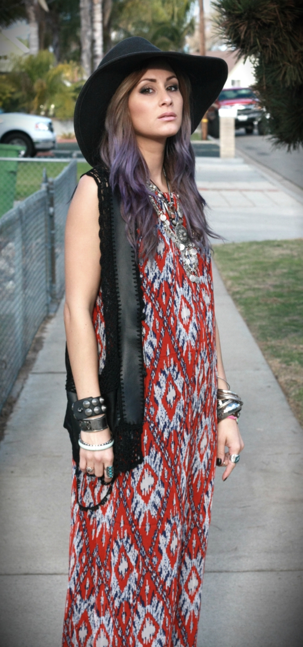 robe-hippie-chic-comnbinée-avec-chapeau-et-gilet-noir