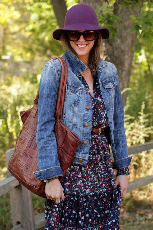 robe-hippie-chic-veste-en-debim-et-sac-marron