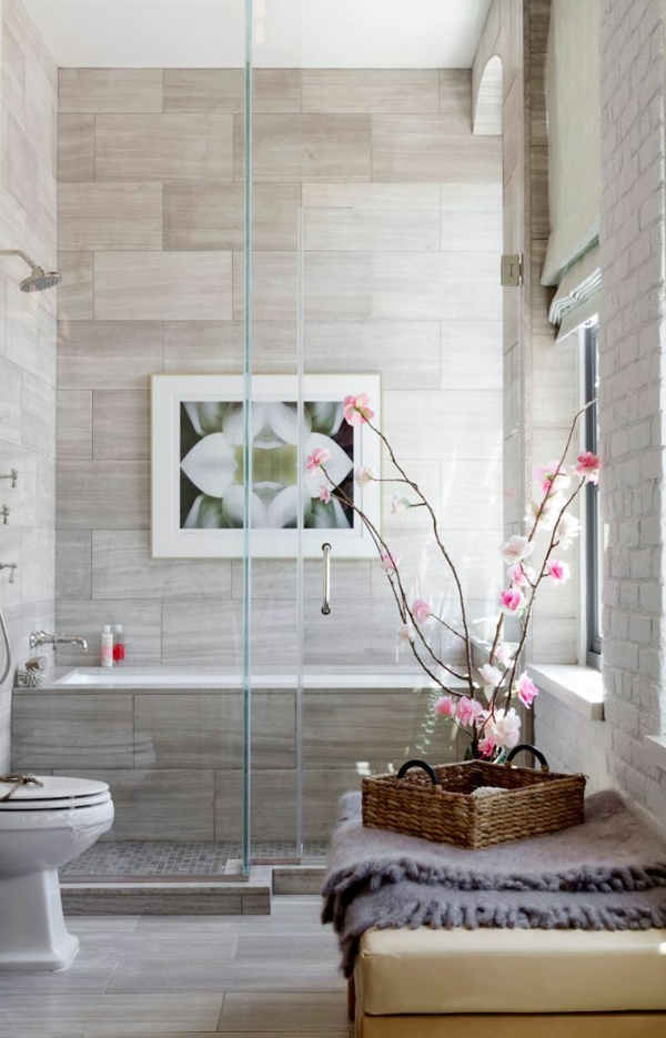 salle-de-bains-grise-décoration-florale