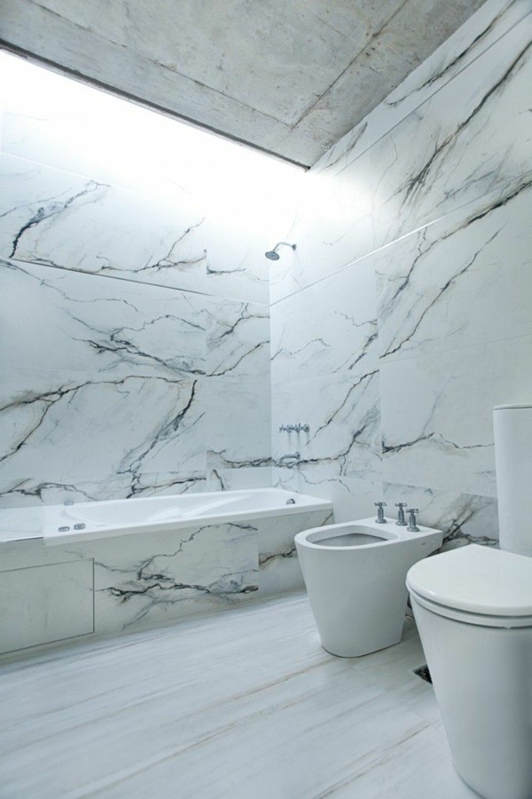 salle-de-bains-grise-intérieur-en-marbre